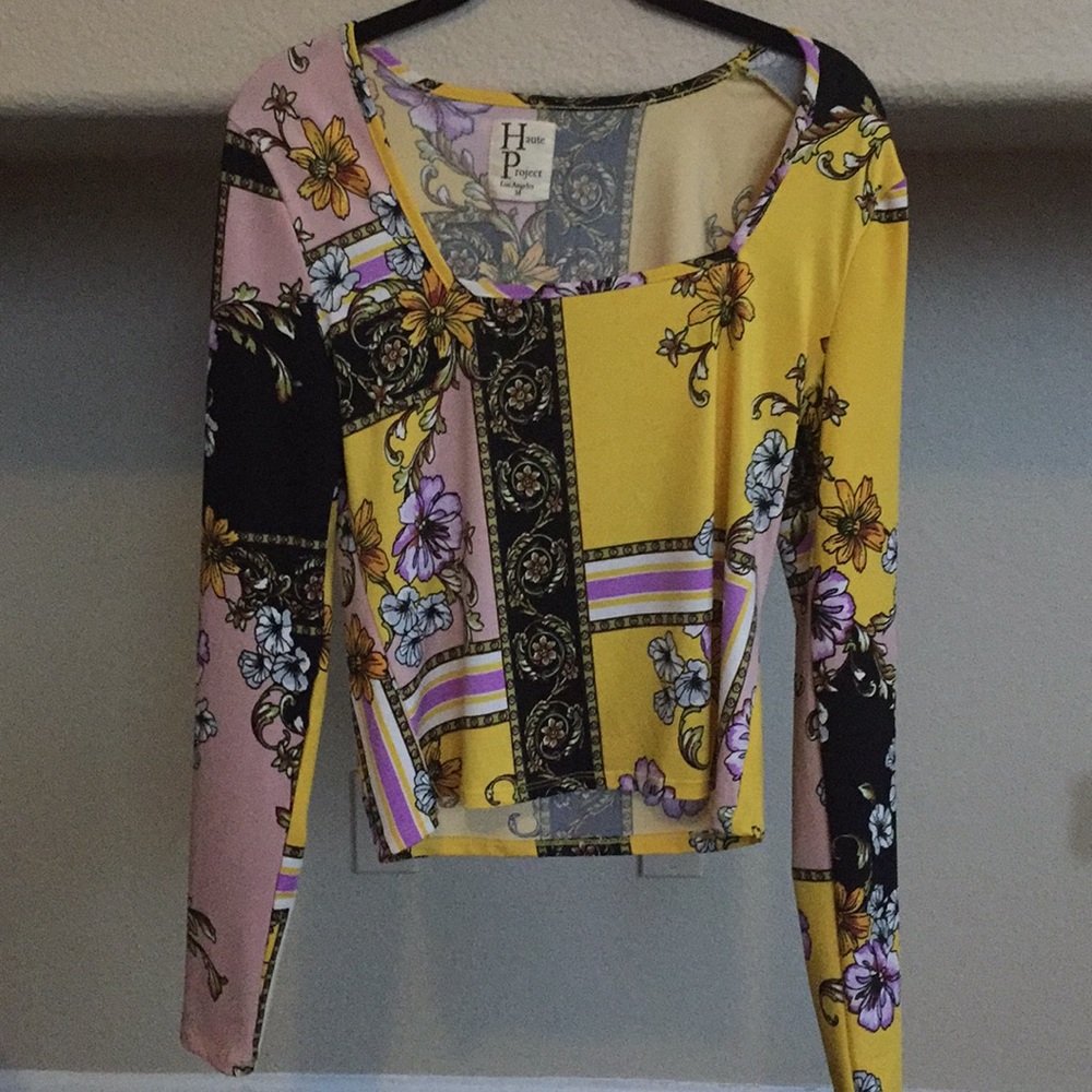 Long sleeve fitted top.